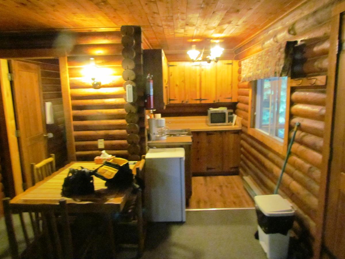 Bakers Narrows Lodge And Conference Center Flin Flon Exterior foto